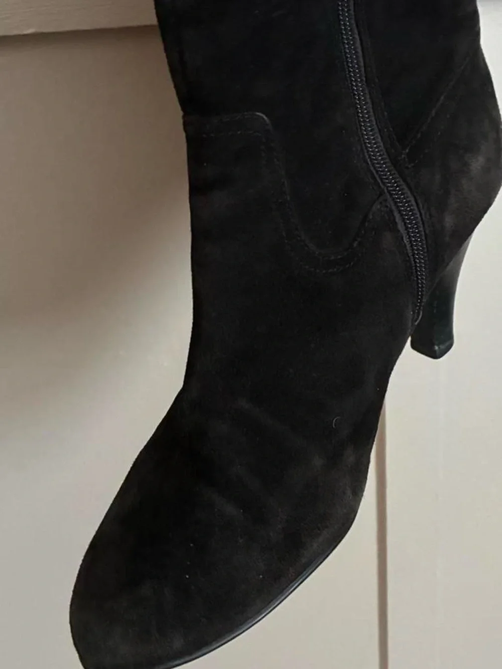VTG knee high suede grommet detail boot 8.5